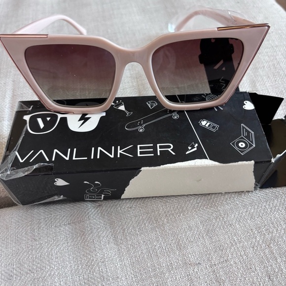 VANLINKER Polarized Rectangle Retro Vintage Sunglasses For Women Chunky Glasses - Picture 1 of 3